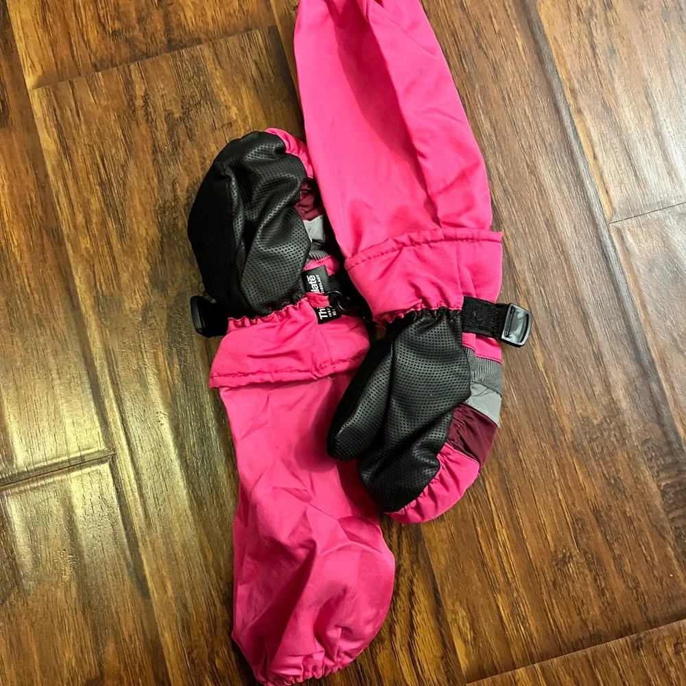 Kids mittens with long cuffs